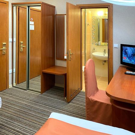 Economy Room In Hotel Eney 리비프 외부 사진