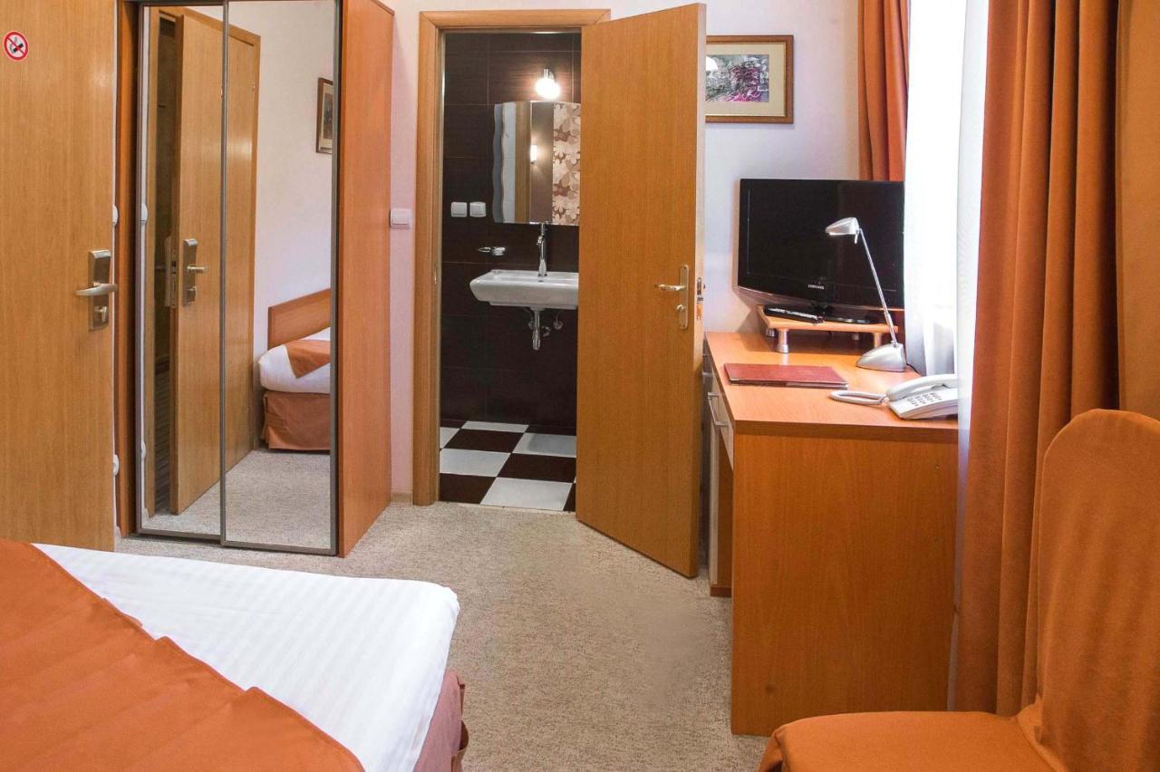 Economy Room In Hotel Eney 리비프 외부 사진