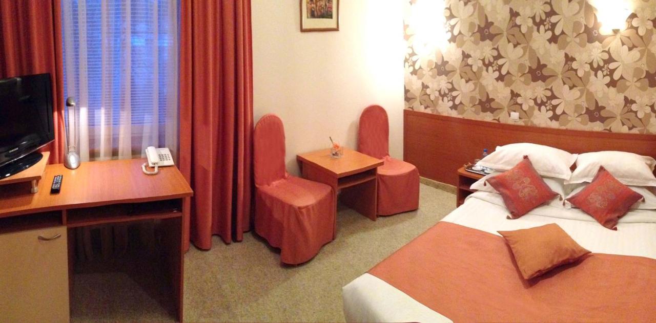Economy Room In Hotel Eney 리비프 외부 사진