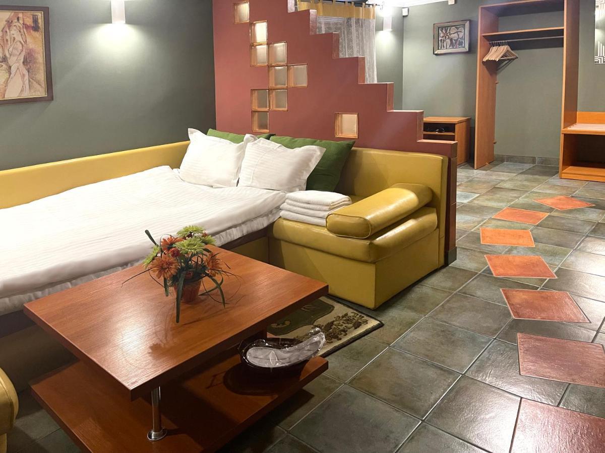 Economy Room In Hotel Eney 리비프 외부 사진