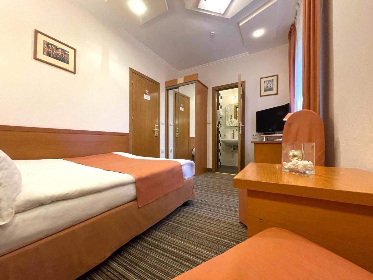 Economy Room In Hotel Eney 리비프 외부 사진