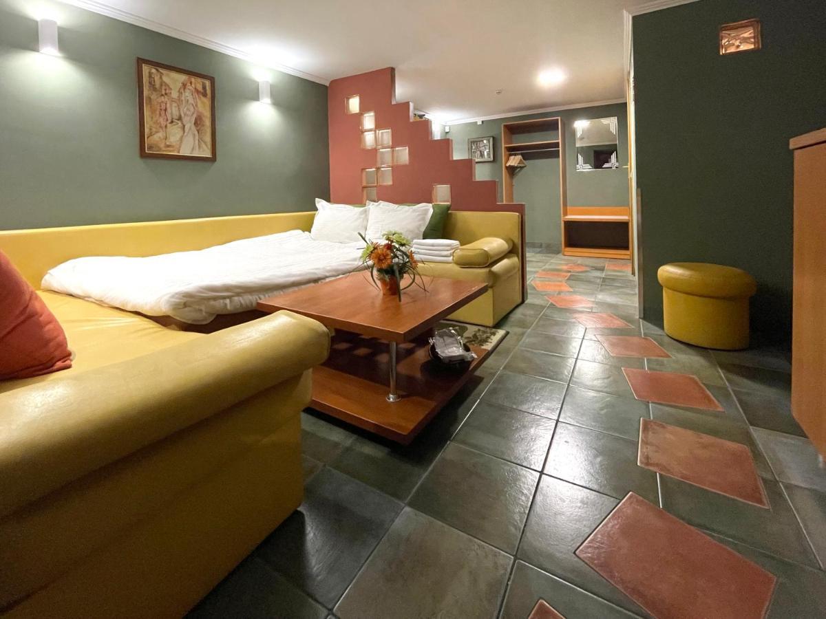 Economy Room In Hotel Eney 리비프 외부 사진