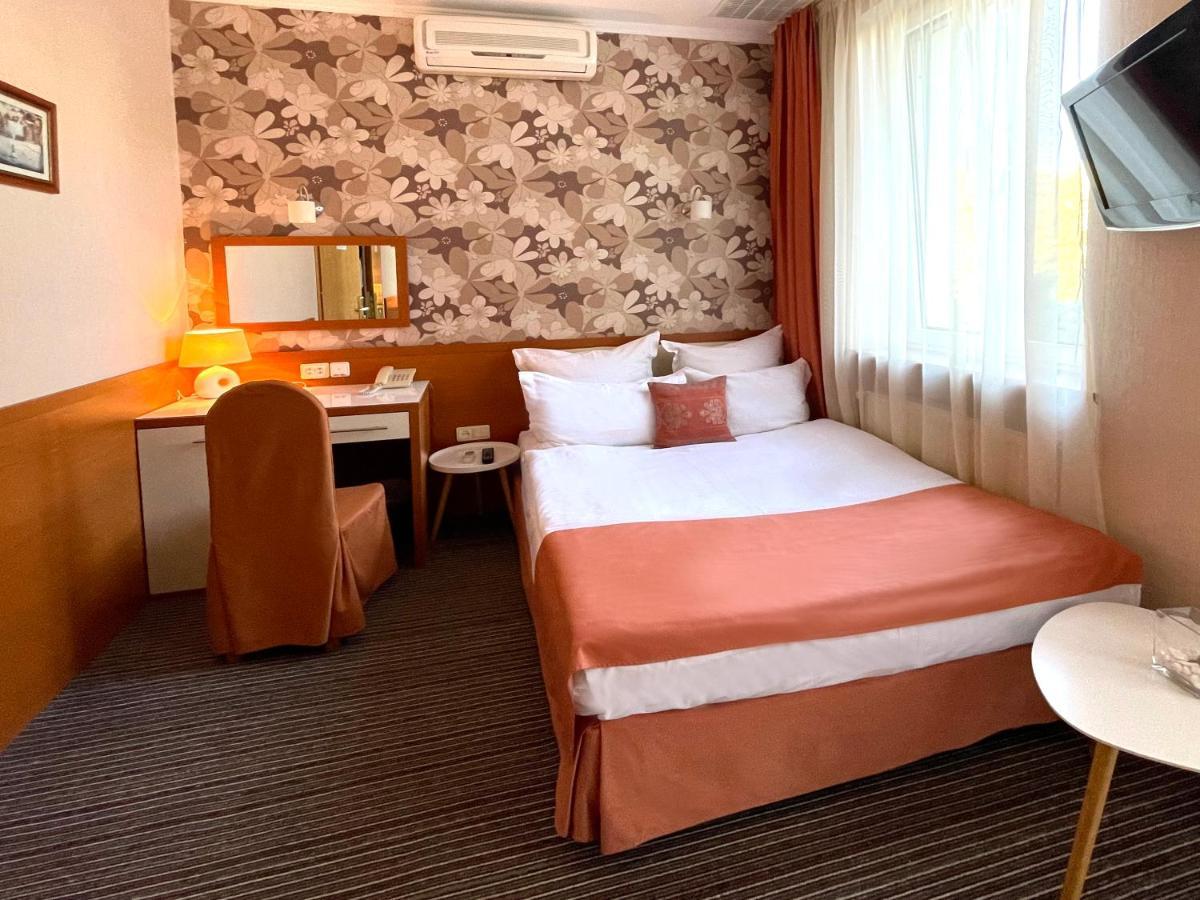 Economy Room In Hotel Eney 리비프 외부 사진